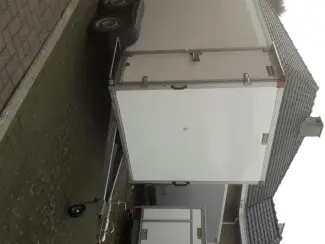 gesloten aanhangwagen