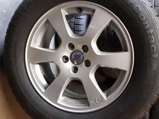 Autobanden banden op velg