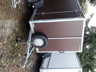 gesloten aanhangwagen
