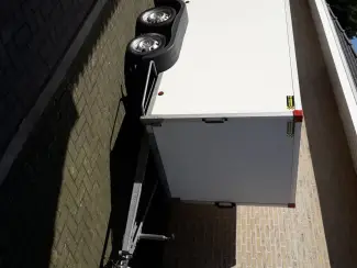 gesloten aanhangwagen