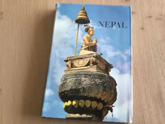 Nepal, i.e.land in Azie, gelegen i. d. Himalaya tussen enz..