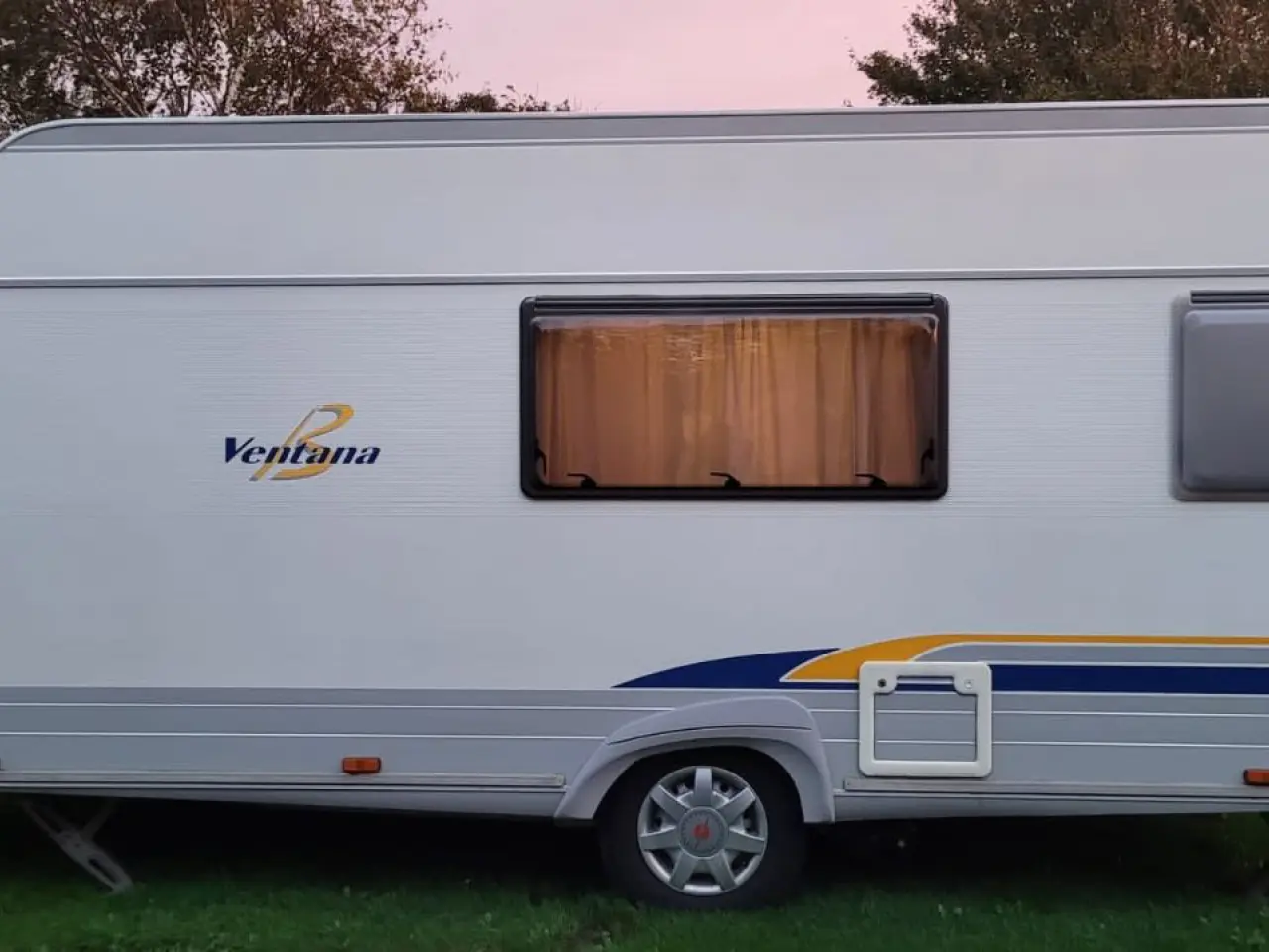 Te Koop caravan bustner vantana 410