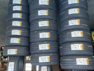 225-40-18 pirelli Michelin 99.-  budgetmerk 60.- nieuw