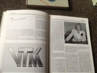 Overige Boeken en Diversen Jaarboeken (16stuks ) van 1988 tot 2003 in het Nederlands