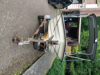 Sloepen sloep met trailer motor biminitop
