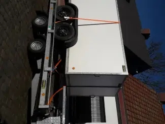 gesloten aanhangwagen