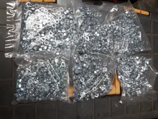 IJzerwaren en Bevestigingsmiddelen moeren nieuw