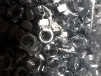 IJzerwaren en Bevestigingsmiddelen moeren nieuw