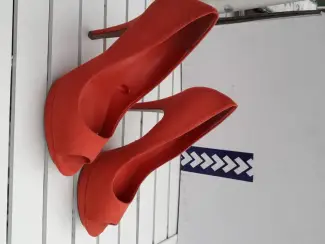 pumps 38