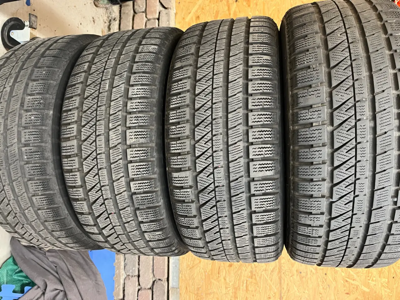 Een set winterbanden