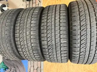 Een set winterbanden