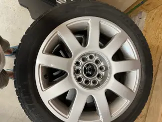 Autobanden Een set winterbanden