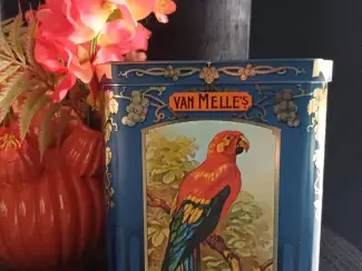 van Melle's blik biscuits.