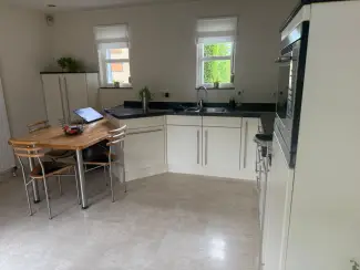 Aanbouwkeuken Beige (Vanille) met RVS handgrepen