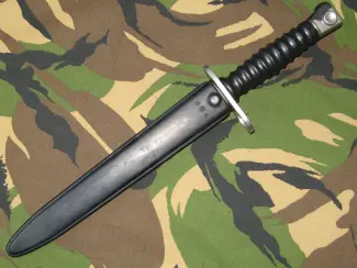 Militaria Bajonet SIG 57 Victorinox met Schede