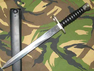 Militaria Zwitserse SIG 57 Bajonet met Schede van Victoria Schwyz