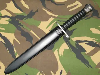 Militaria Zwitserse SIG 57 Bajonet met Schede van Victoria Schwyz