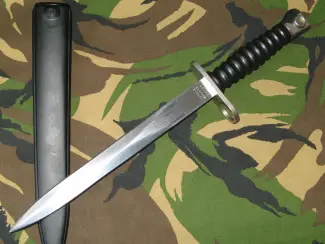 Militaria Zwitserse SIG 57 Bajonet met Schede van Victoria Schwyz