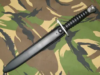 Militaria Zwitserse SIG 57 Bajonet met Schede van Victoria Schwyz