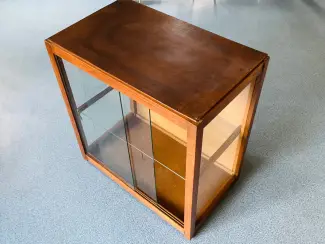 Kasten | Vitrinekasten Te koop leuke houten vitrinekast
