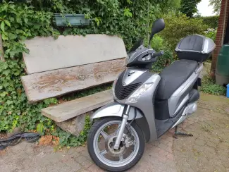Motorscooters Motorscooter: Honda SH150 3.000km!!! 2010 als nieuw!!!