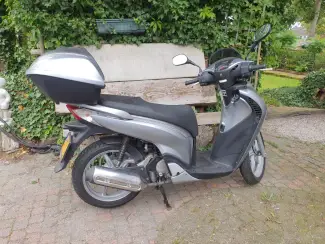 Motorscooters Motorscooter: Honda SH150 3.000km!!! 2010 als nieuw!!!