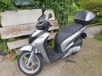 Motorscooter: Honda SH150 3.000km!!! 2010 als nieuw!!!