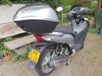 Motorscooters Motorscooter: Honda SH150 3.000km!!! 2010 als nieuw!!!