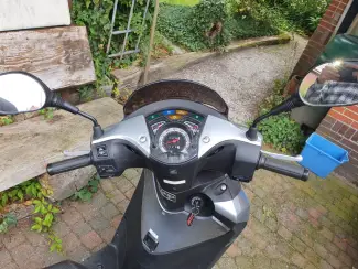 Motorscooters Motorscooter: Honda SH150 3.000km!!! 2010 als nieuw!!!