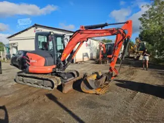 IK GEVEN EEN KUBOTA MINIGRAAFMACHINE