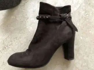 Schoenen Nieuw bruine suede enkellaarsjes, mt 38 met rits en sierbandje