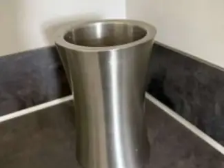 Verschillende soorten vazen en bloempotten