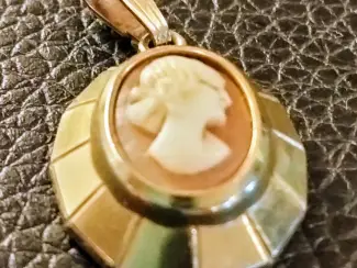 Antieke Camee hanger. 18K