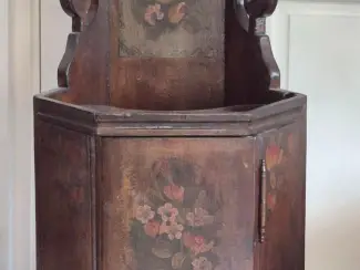 Antieke kinder/poppenstoel