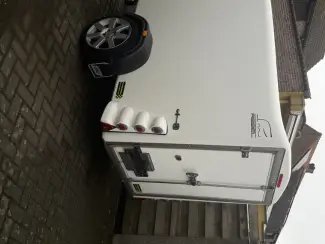 gesloten aanhangwagen