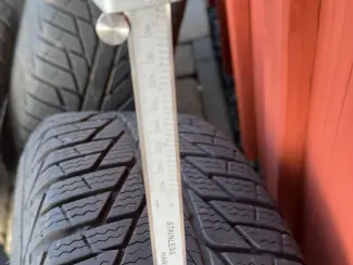 Autobanden Winterbanden 185/65 R15 Viking + stalen velgen 4x100 Nissan/Renau