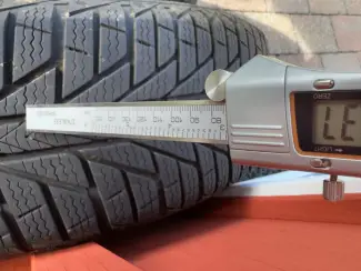 Autobanden Winterbanden 185/65 R15 Viking + stalen velgen 4x100 Nissan/Renau