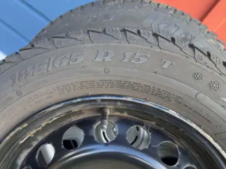 Autobanden Winterbanden 185/65 R15 Viking + stalen velgen 4x100 Nissan/Renau