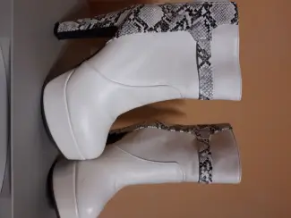Schoenen enkellaarzen 39