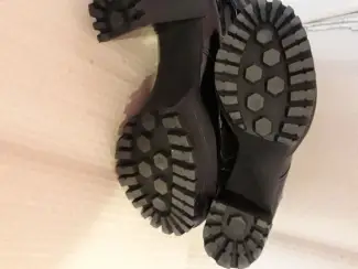 Schoenen enkellaarzen 39