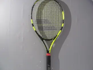 tennisracket van Babolat de Nadal jr26 met goede bespanning en no