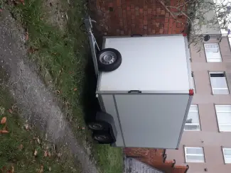 Aanhangwagens en Trailers gesloten aanhangwagen met valdeur