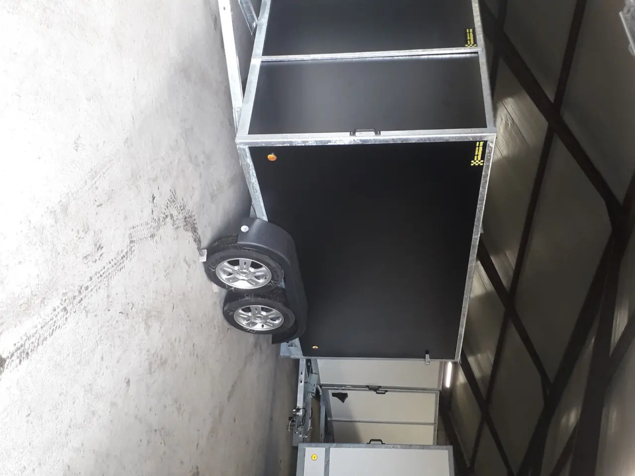 gesloten aanhangwagen roca