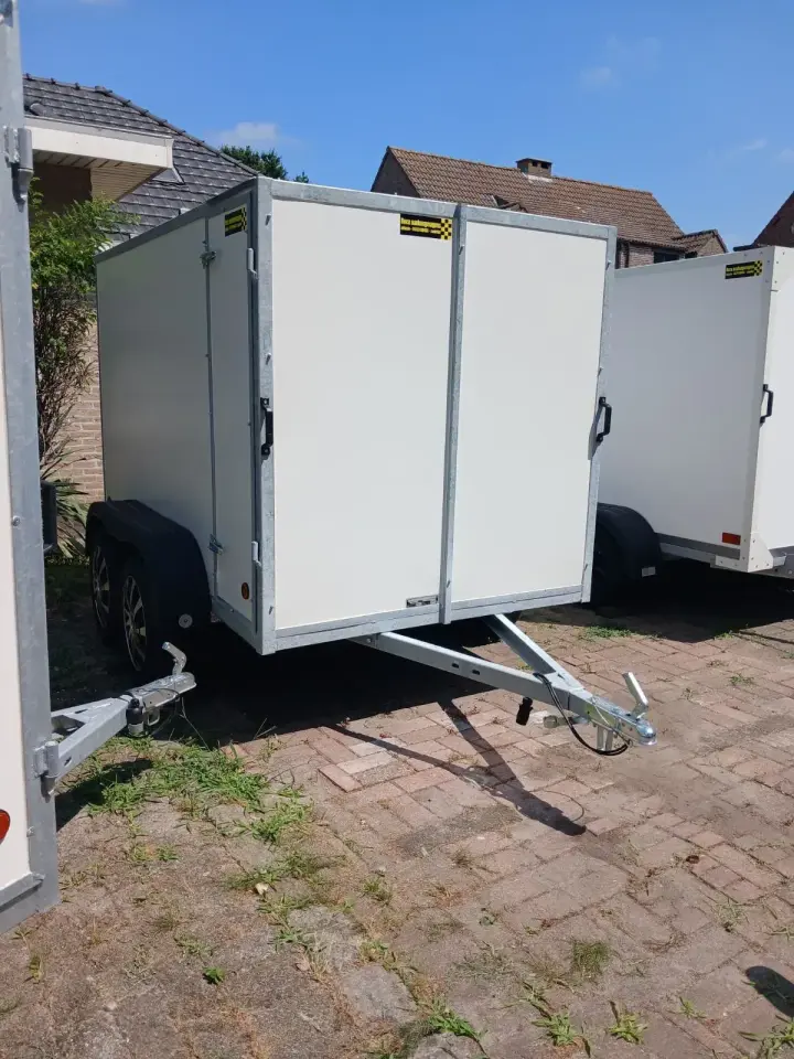 gesloten aanhangwagen roca