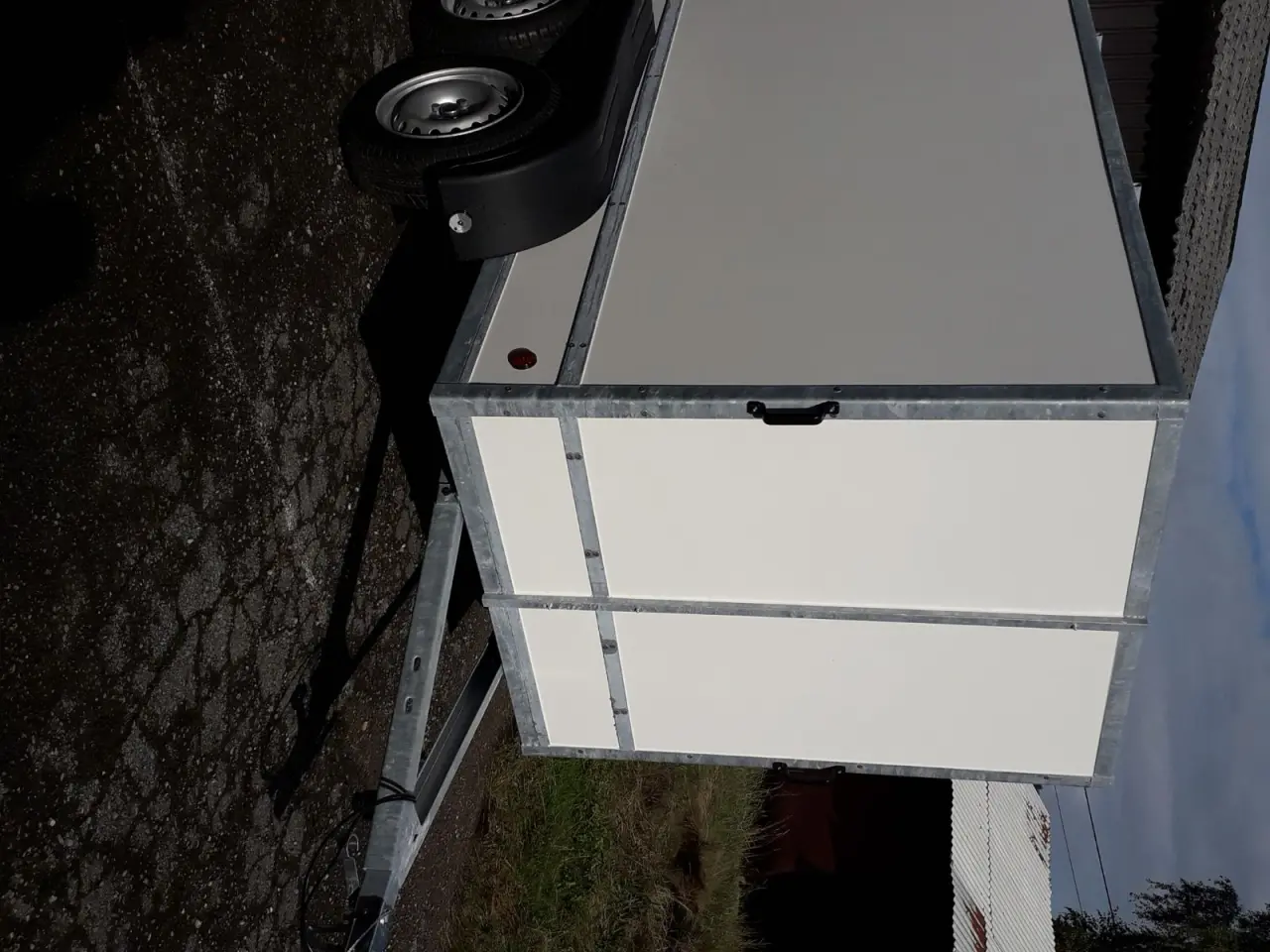gesloten aanhangwagen
