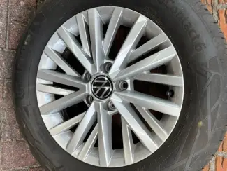 Autobanden 4 ZOMERBANDEN OP ORIGINELE VOLKSWAGEN VELGEN