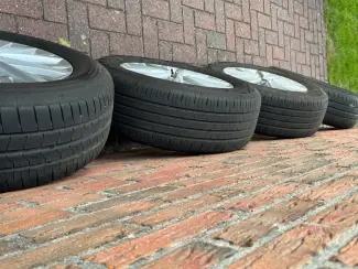 Autobanden 4 ZOMERBANDEN OP ORIGINELE VOLKSWAGEN VELGEN