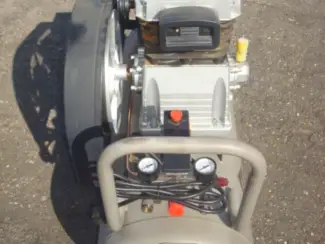 Overige Auto-onderdelen Compressor 2,2kW 230V 10 bar 100L tank