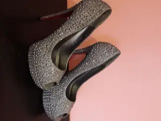 pumps 37