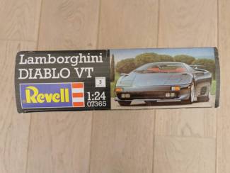Modelauto's | midden | 1:18 en 1:24 Lamborghini Diablo VT 1/24 Revell kit 07365 pieces 77